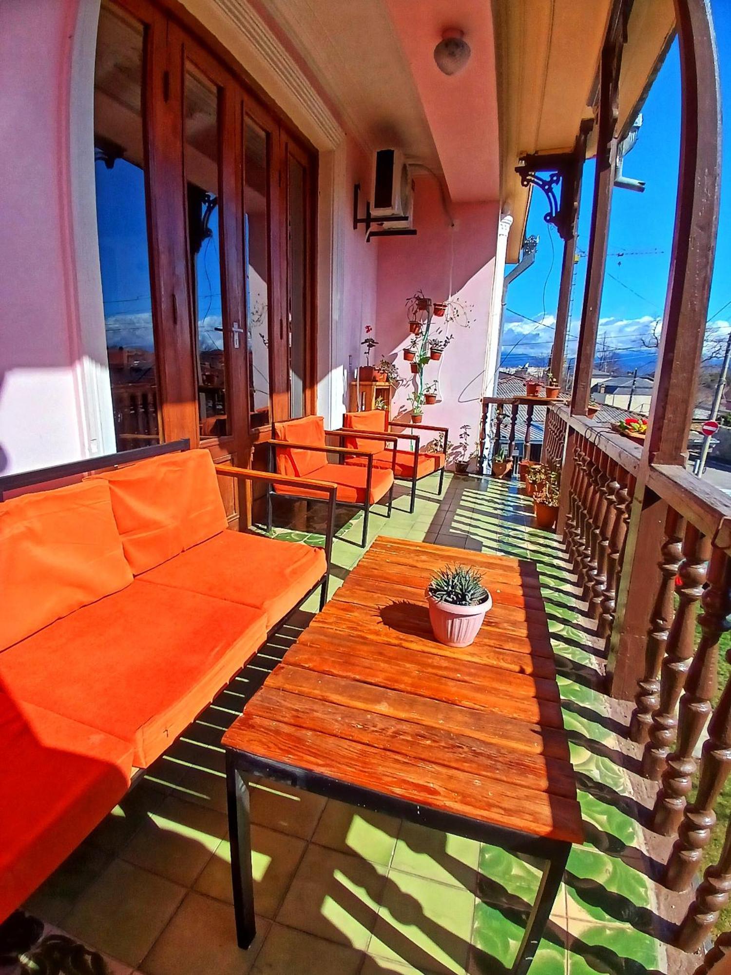 Guest House Top Floor Telavi Buitenkant foto