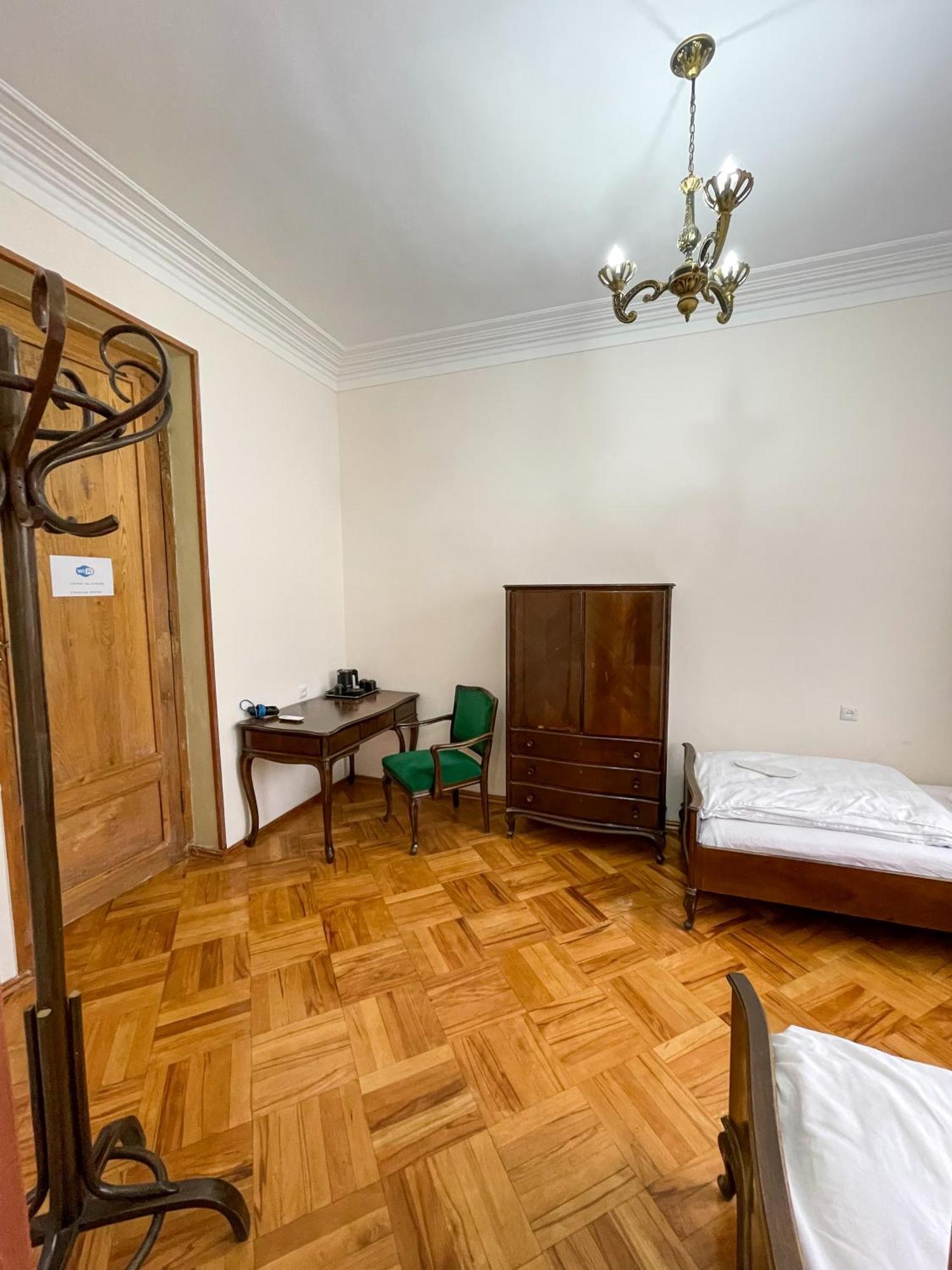 Guest House Top Floor Telavi Buitenkant foto