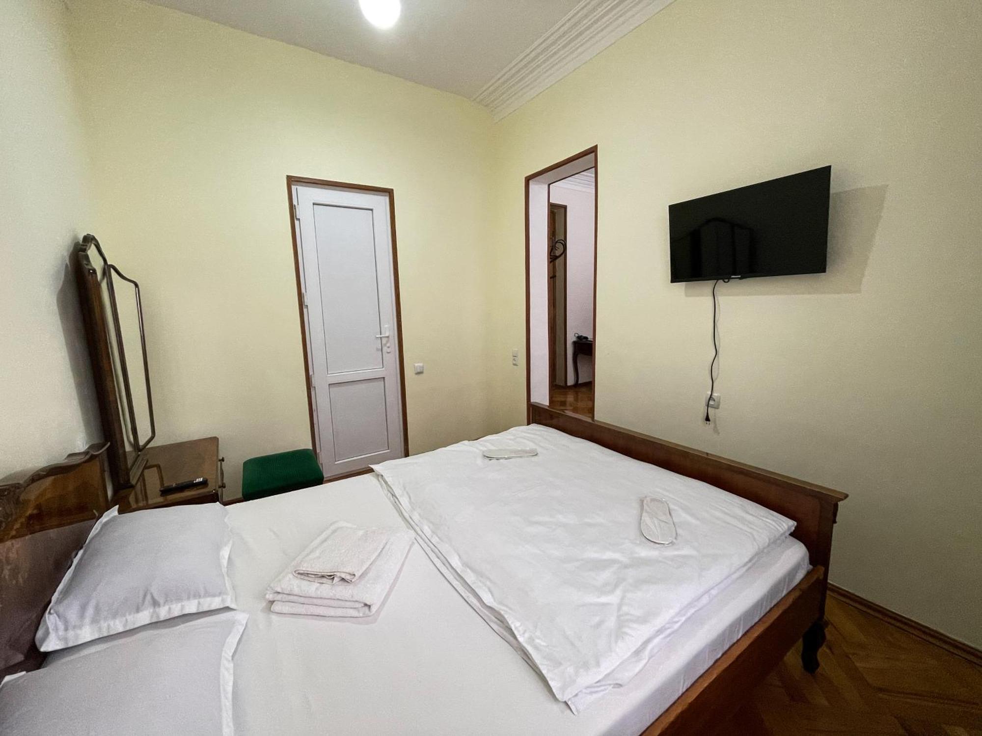 Guest House Top Floor Telavi Buitenkant foto